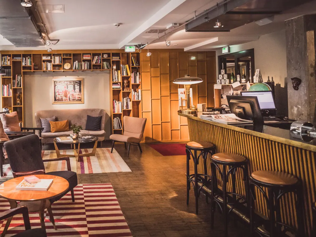 Wooden counter at the HENRI Hotel Hamburg